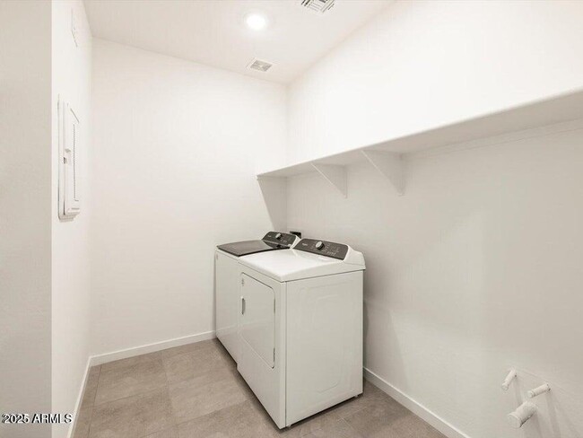 Building Photo - 41740 W Sonoran Trail