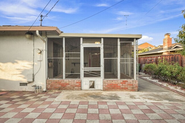 Building Photo - 4448 Irvington Ave