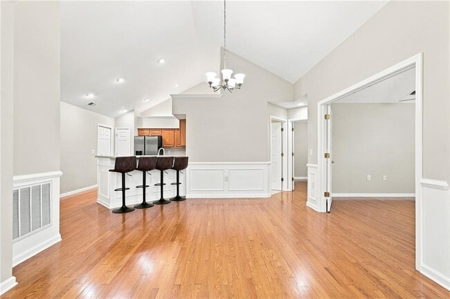 Building Photo - 3204 Village Ln