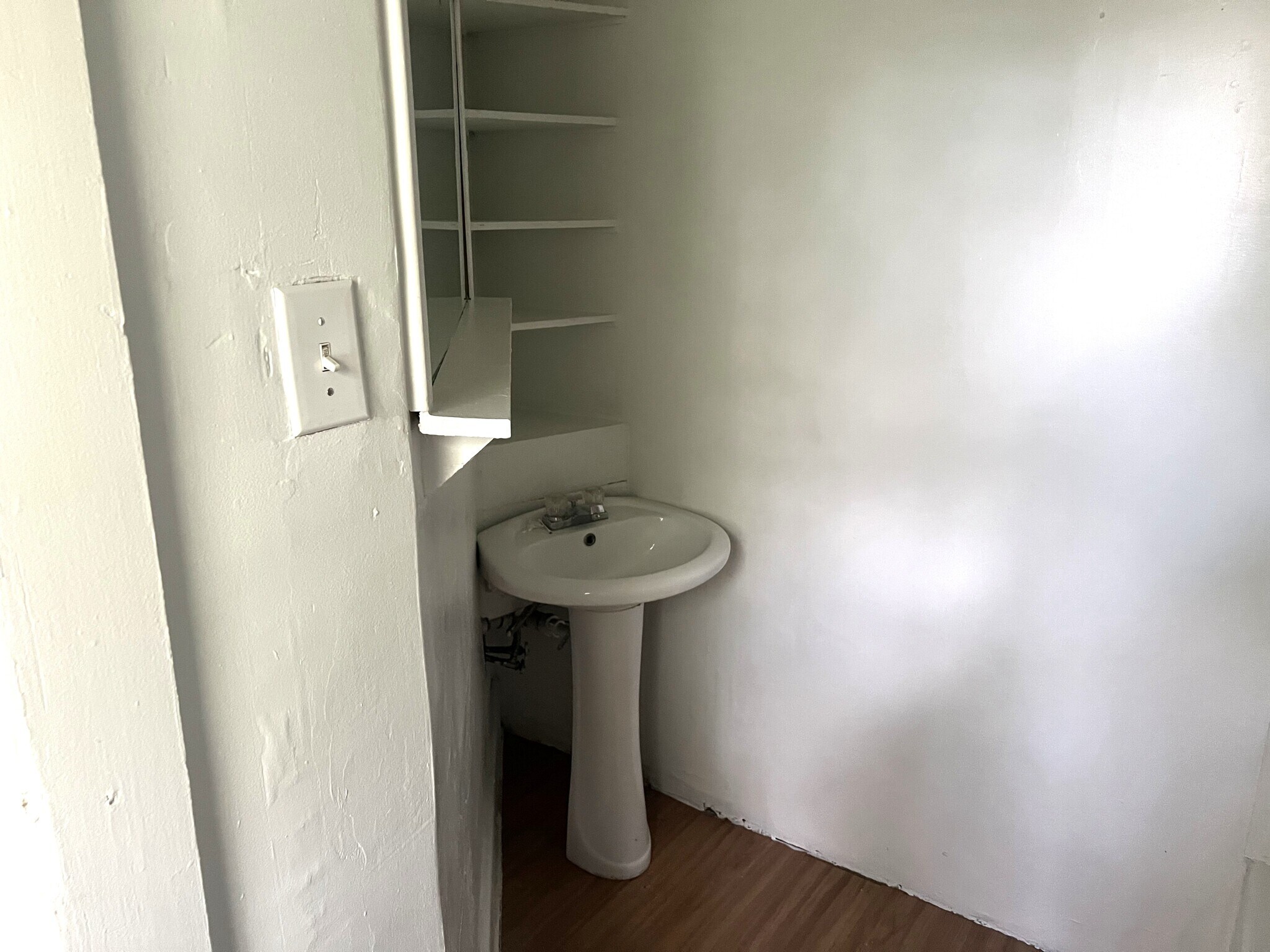 Building Photo - 516 E 22nd St