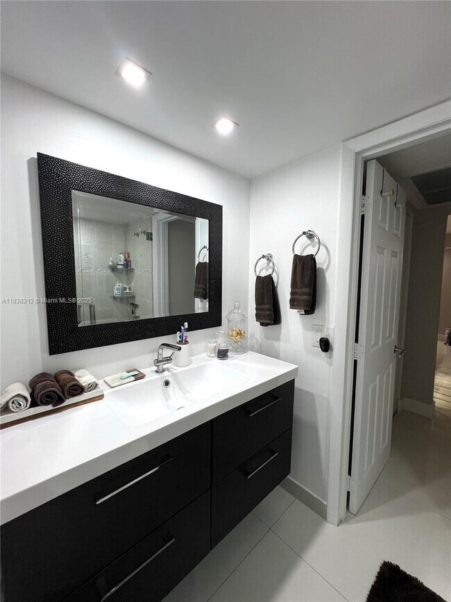 Building Photo - 6770 Indian Creek Dr