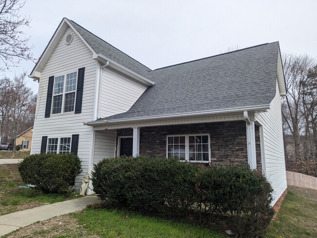 Building Photo - Room in House on Brian William Rd