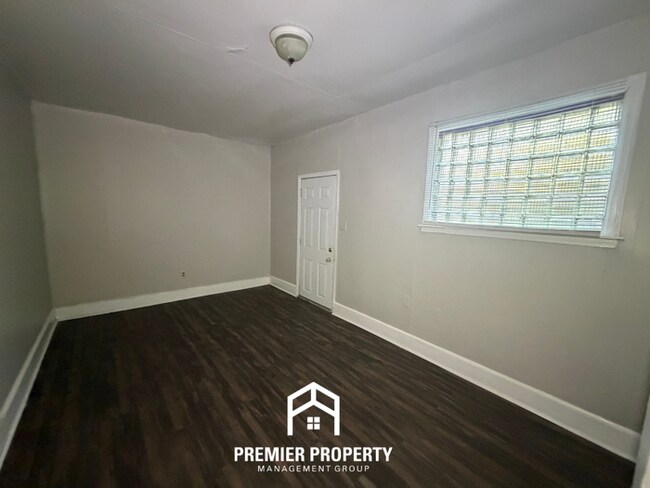 Building Photo - 1493 Rebecca St