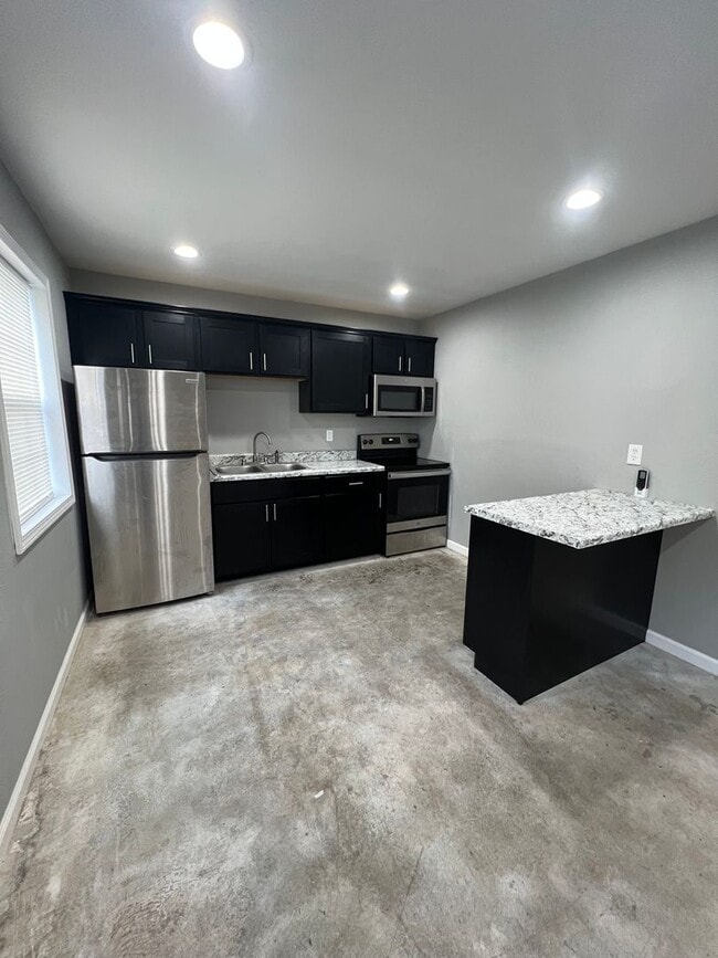 Building Photo - 109 Evergreen