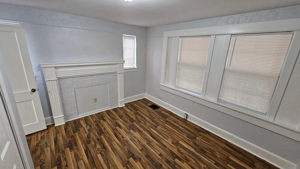 Second bedroom - 212 Thurston Dr NW