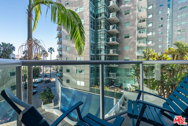 Building Photo - 13700 Marina Pointe Dr