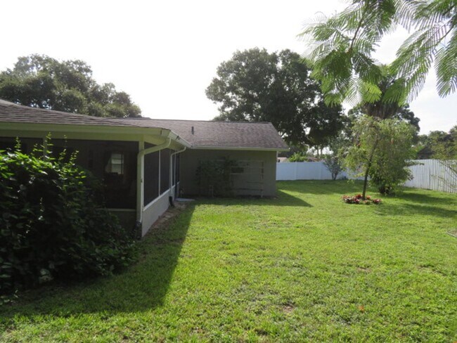 Building Photo - 839 Rosemere Cir