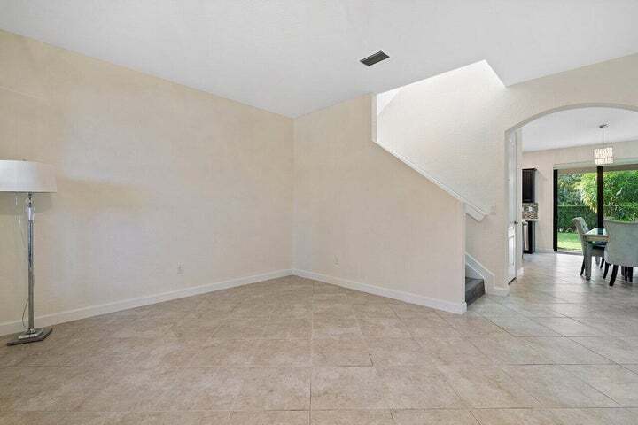 Building Photo - 5643 Sandbirch Wy