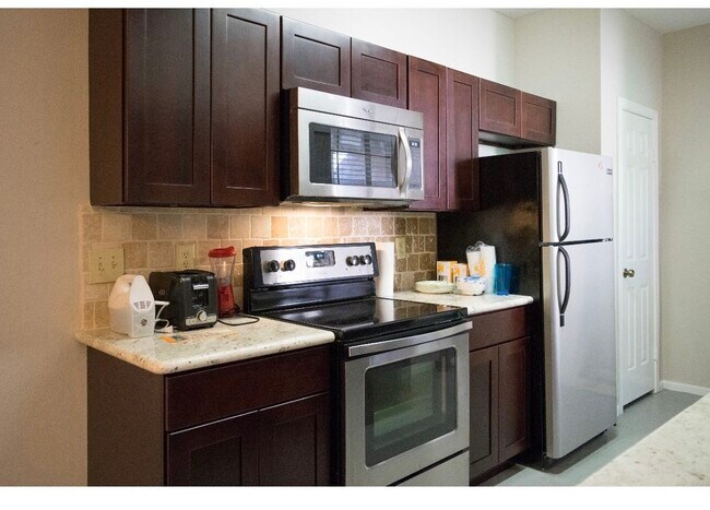 Building Photo - 2255 Braeswood Park Dr