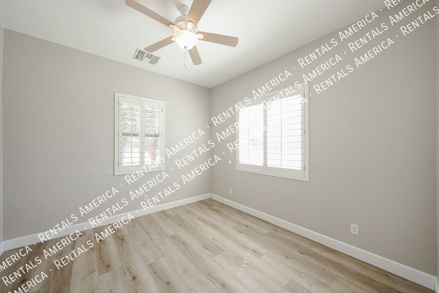 Building Photo - 18676 E Braeburn Ln