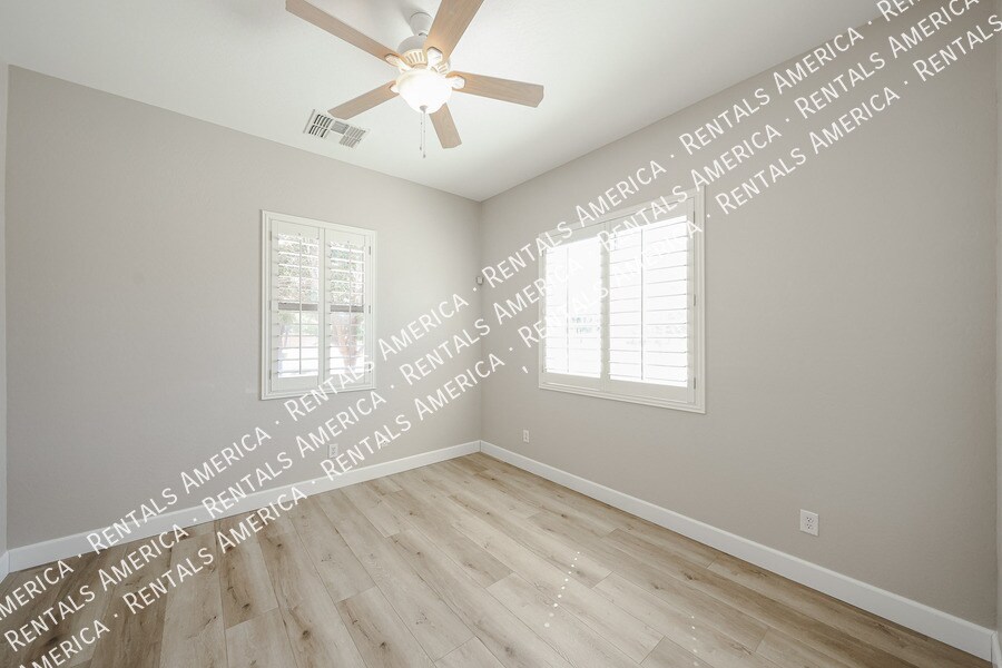 Building Photo - 18676 E Braeburn Ln
