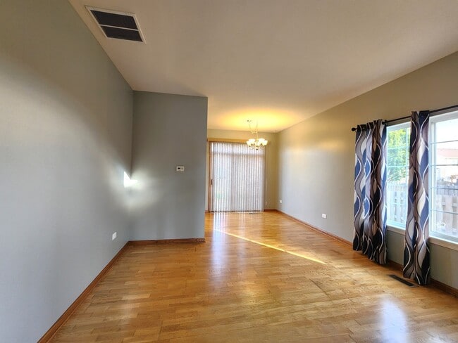 Building Photo - 2552 Cesario Dr