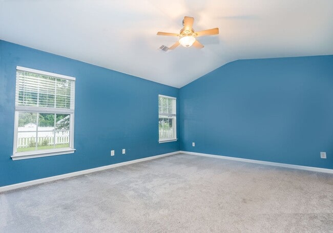Building Photo - Serenity Meets Everyday Convenience!