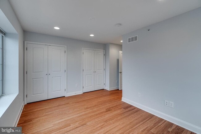 Building Photo - 2401 Carpenter St