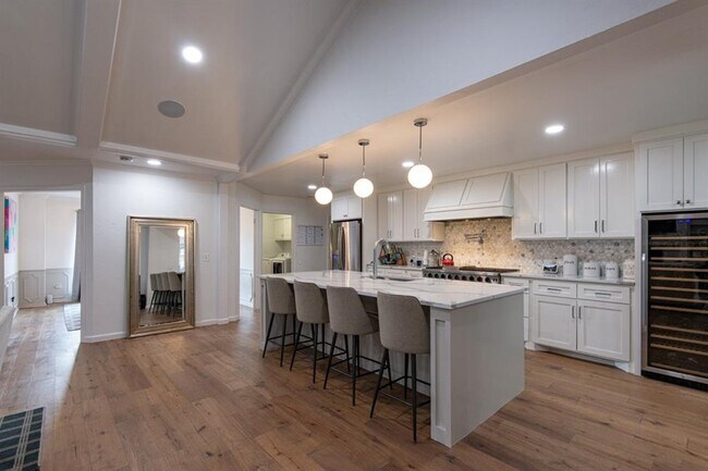 Building Photo - 3025 Regency Ct
