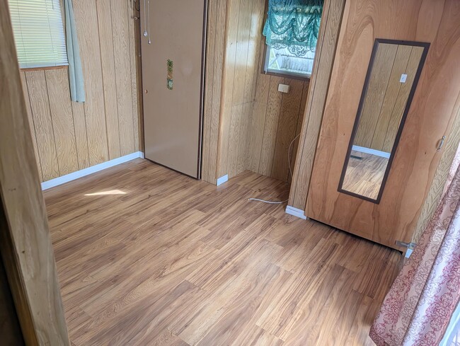 Building Photo - 74 Lone Pine Ave