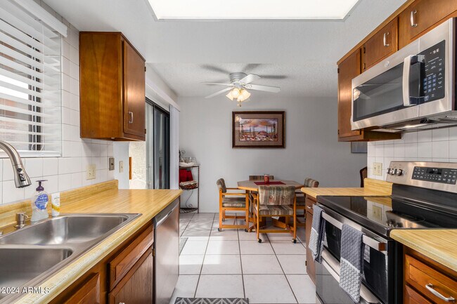 Building Photo - 16336 E Palisades Blvd