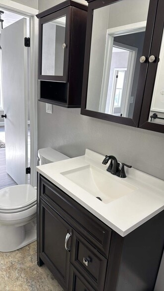 Bathroom - 1005 N State St