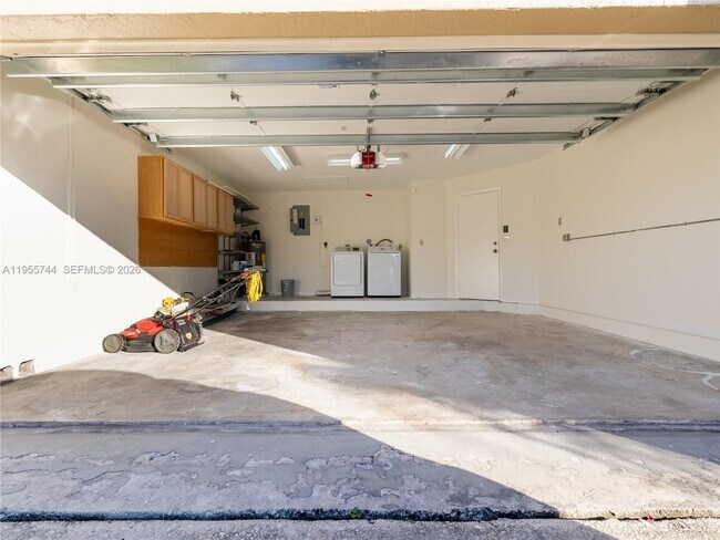 Building Photo - 200 W Riverbend Dr