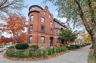 Building Photo - 1880 Beacon St