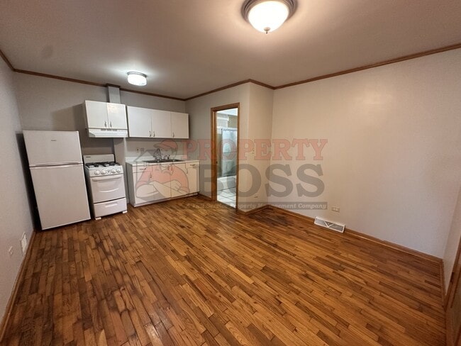 Building Photo - 209 E Center St