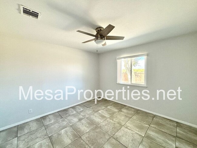 Building Photo - 18390 Mead Ln