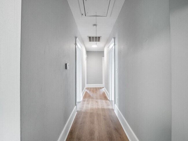 Building Photo - 926 Winona Ave SW