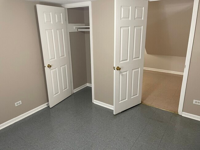 Building Photo - 714 Broadway Ave