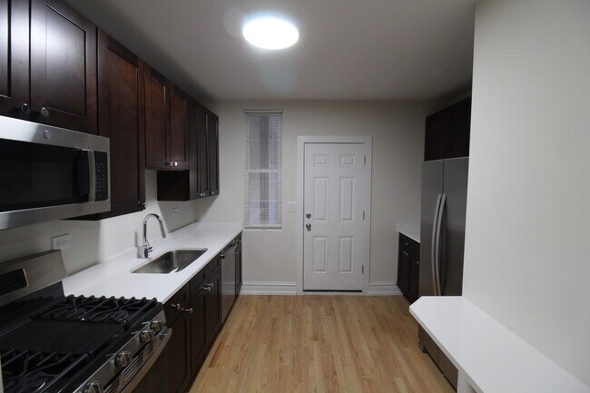 Building Photo - 6307 N Mozart St