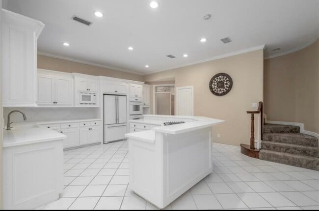 Building Photo - 94 E Fairbranch Cir