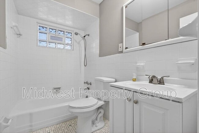 Building Photo - 2365 Dove Dr