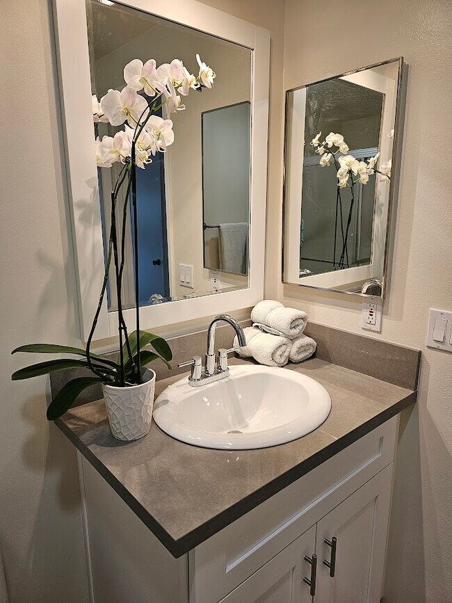 2ndary Bath - 4241 Freedom Dr