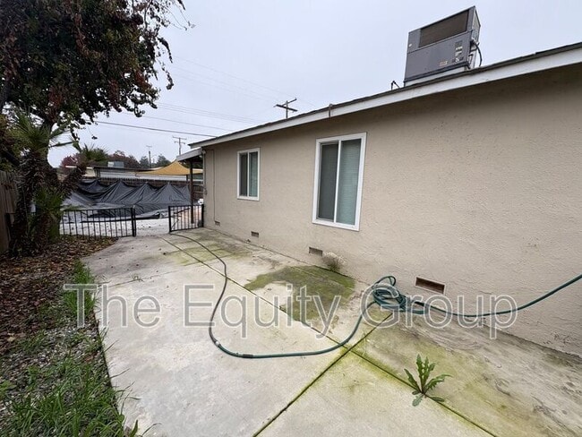 Building Photo - 600 N Dickran Dr