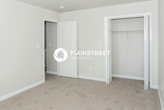 Building Photo - 4 Bedroom Pet-Friendly Home in HUNTSVILLE, AL with Main Street Renewal
