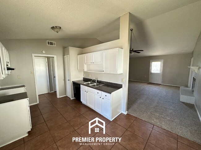 Building Photo - Charming 3BR/2BA Memphis Home w/ Vaulted Ceilings, Fireplace & Fenced Backyard