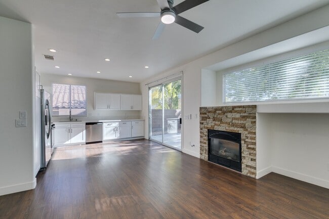 Building Photo - 2-Story Home  3 bedroom 2 bath in Summerlin