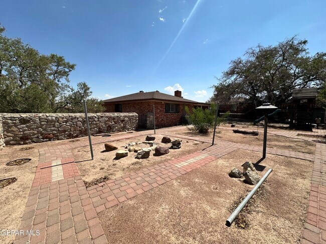 Building Photo - 10838 Valle Grande Ct