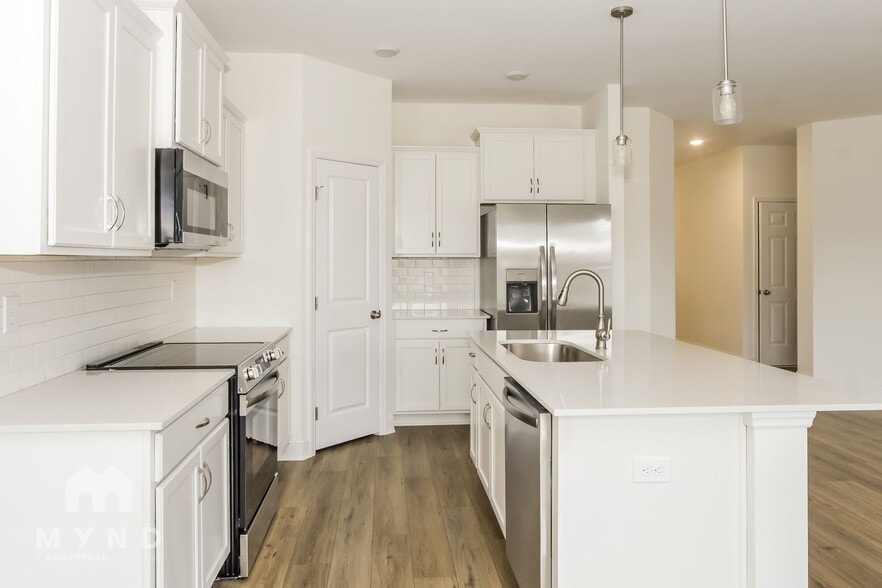 Building Photo - 150 Rose Vly Dr