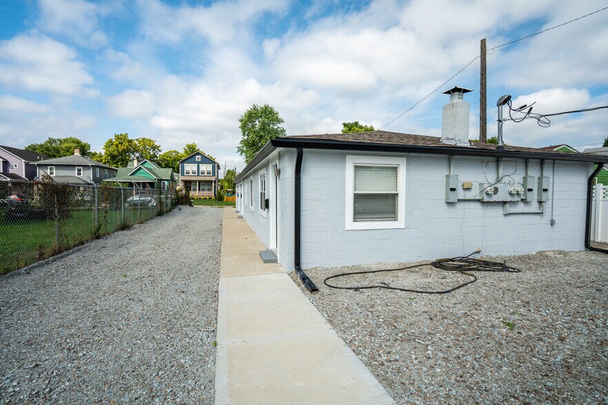 Building Photo - 1631 Columbia Ave