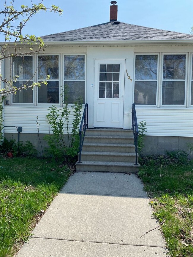 Primary Photo - 4 bed 2 bath Single Family Home in Fargo!