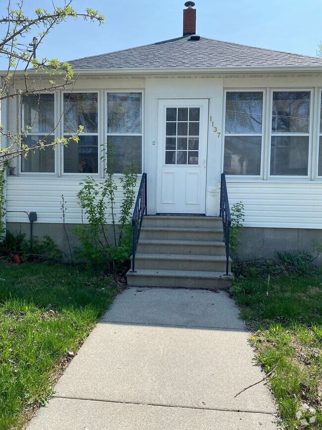 Building Photo - 4 bed 2 bath Single Family Home in Fargo!