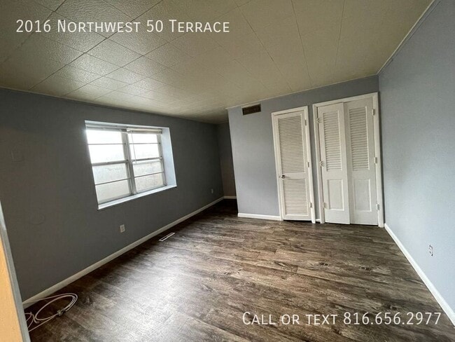 Building Photo - 2016 NW 50 Terrace