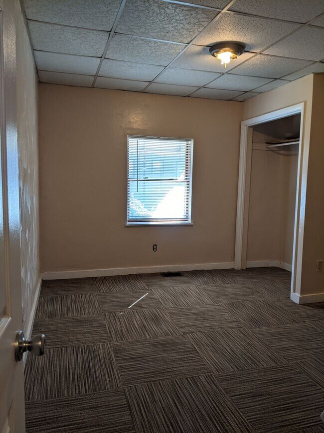 Building Photo - Oakland 2 Bedroom 1 bath house convenient ...