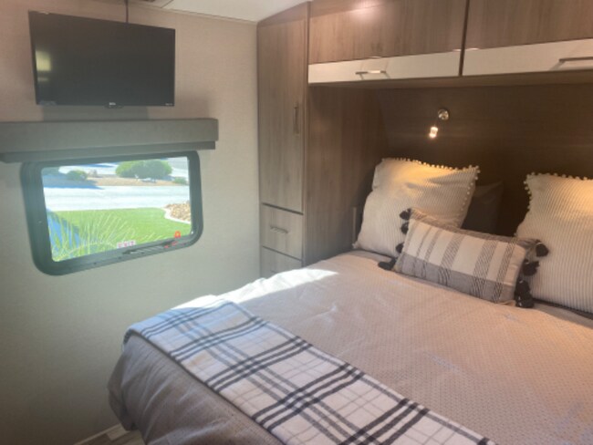 Building Photo - 3 Vía Ventana