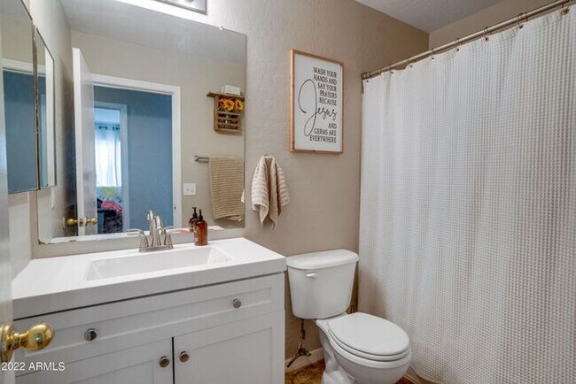 Building Photo - 5 bed - 3 bath in Litchfield with Pool!