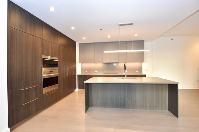 Building Photo - 60 E Randolph St