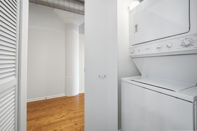 Building Photo - 1524 S Sangamon St