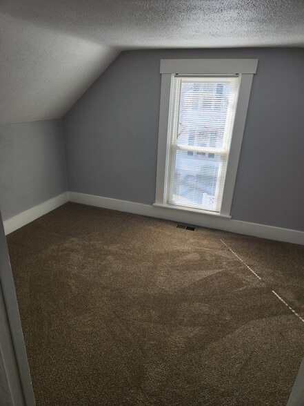 Building Photo - 416 Western Ave