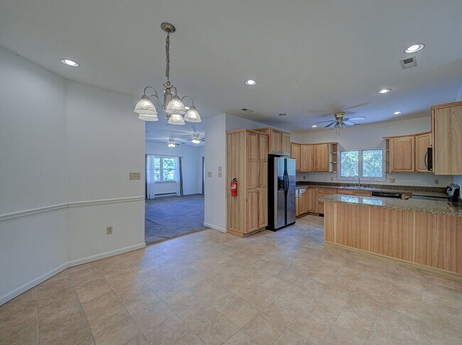 Building Photo - 756 Lakehurst Rd