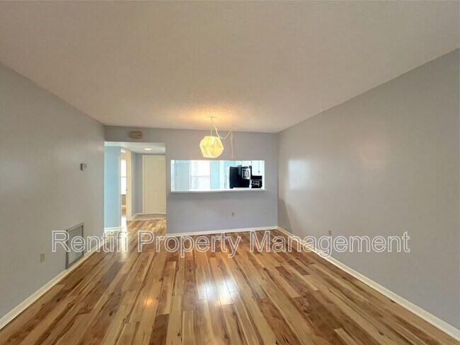 Building Photo - 15051 Parkside Dr